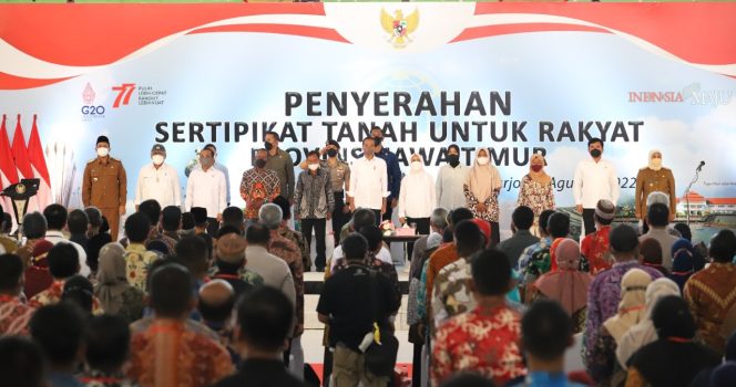 
 Presiden RI Serahkan 3.000 Sertipikat Tanah di Provinsi Jawa Timur
