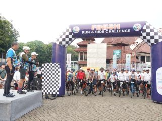 Dirjen PHPT Suyus Windayana Didampingi Ketua Pelaksana Deni Santo Melepas Peserta Ride 62K